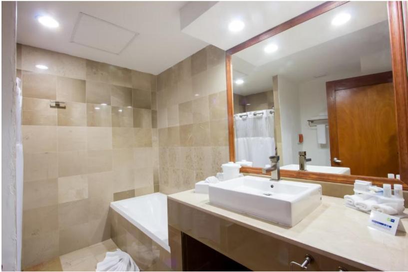 Holiday Inn Express Nuevo Laredo By Ihg Екстер'єр фото